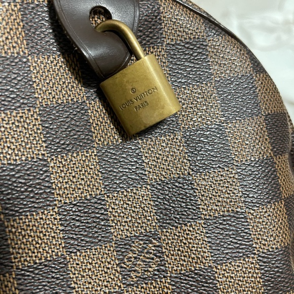Gently Worn Louis Vuitton Speedy 30 Damier Ebene - Picture 8 of 16